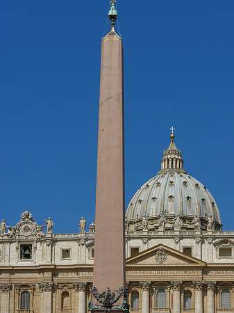 Fotos Obelisk mit dem Petersdom