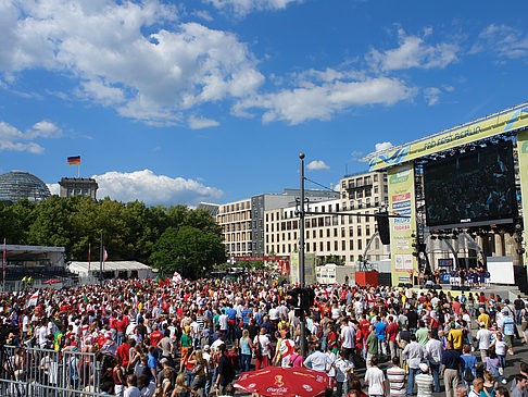 Fanmeile am Reichstag Fotos