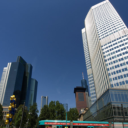 Foto Eurotower neben Commerzbanktower