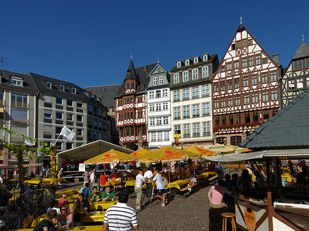Römer mit Schirmen
